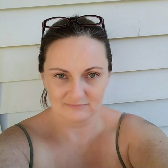 Meet your Posher, Kim - Picture 2 of 4